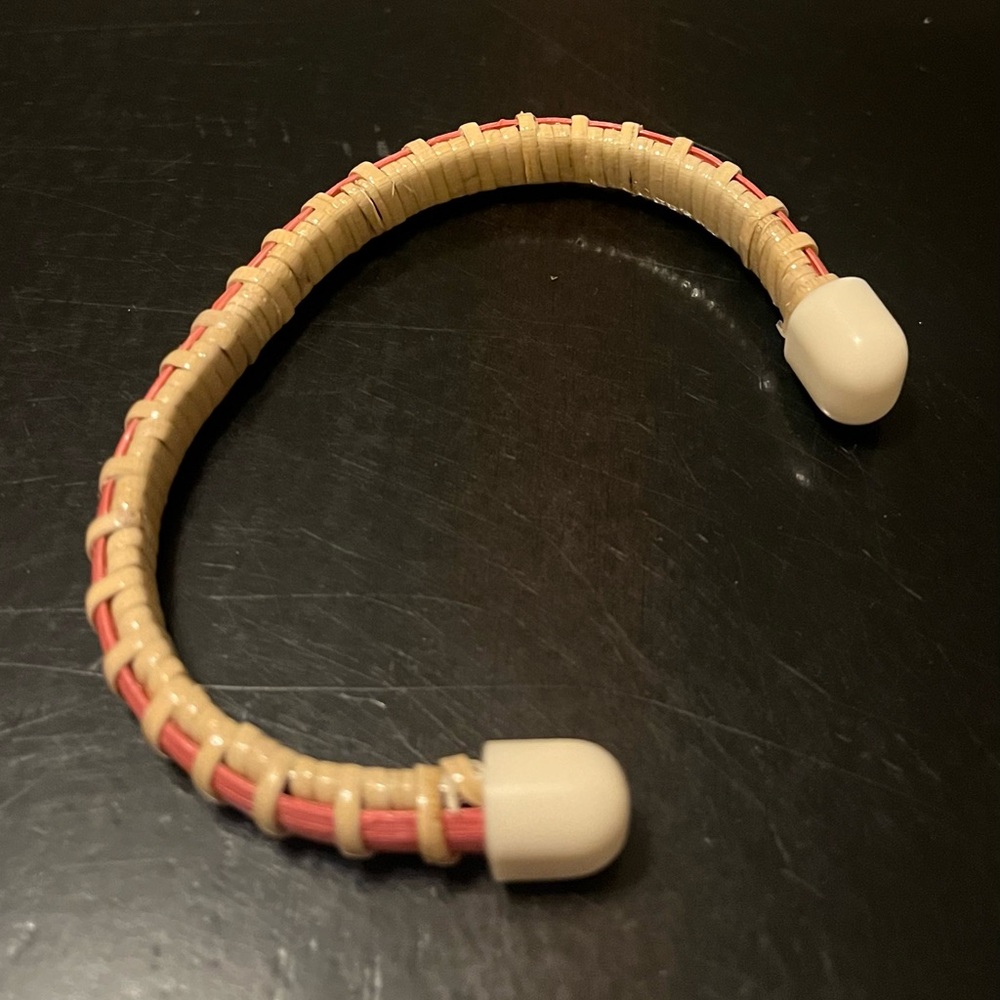 Chic Woven Bracelet in Pink and Cream